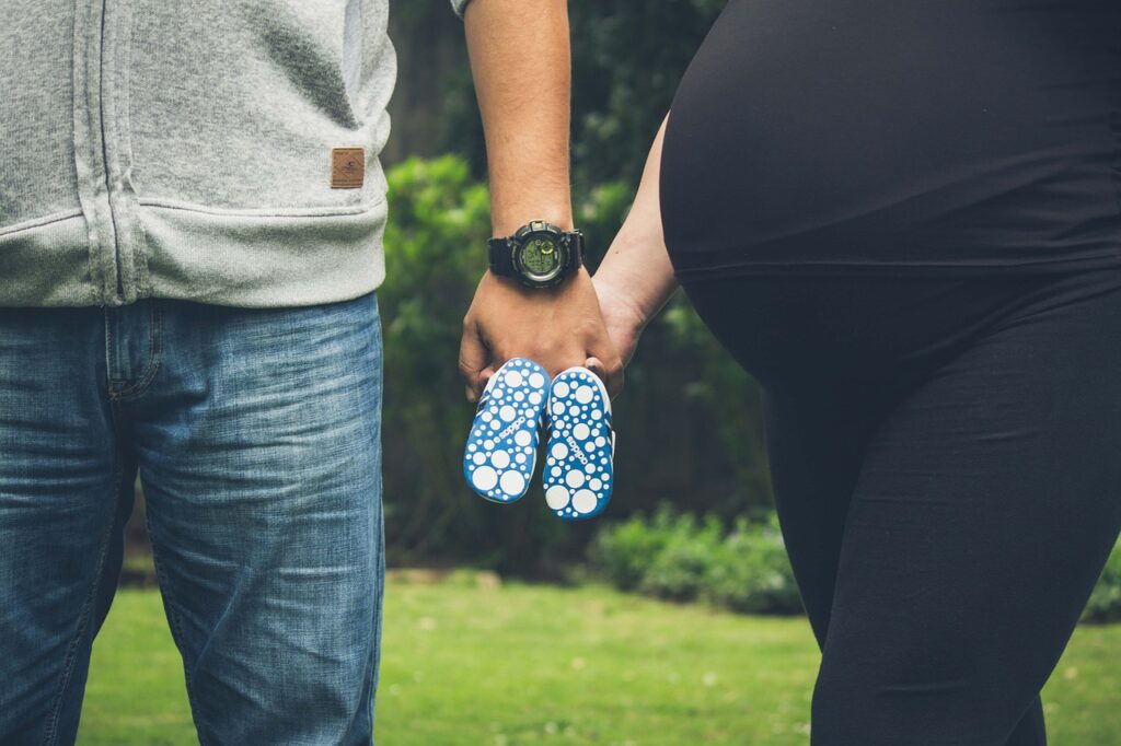 mother, shoes baby, mom-to-be-3114549.jpg