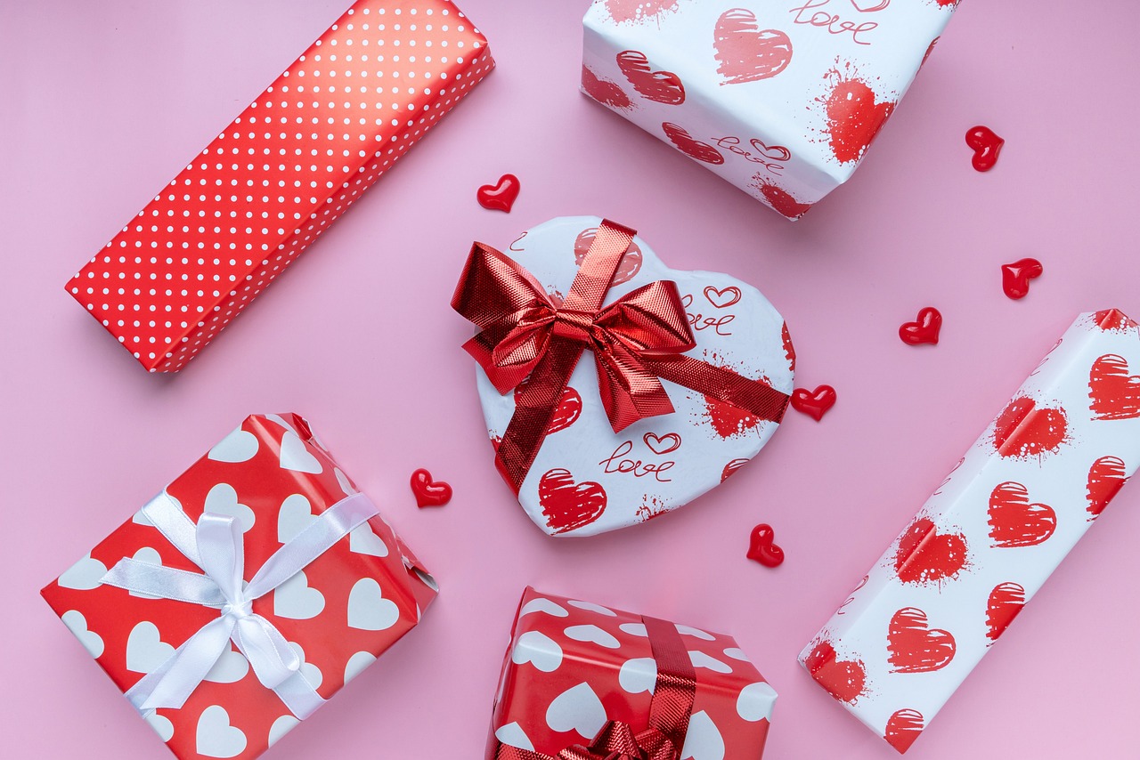 valentine, gifts, flat lay-5954177.jpg